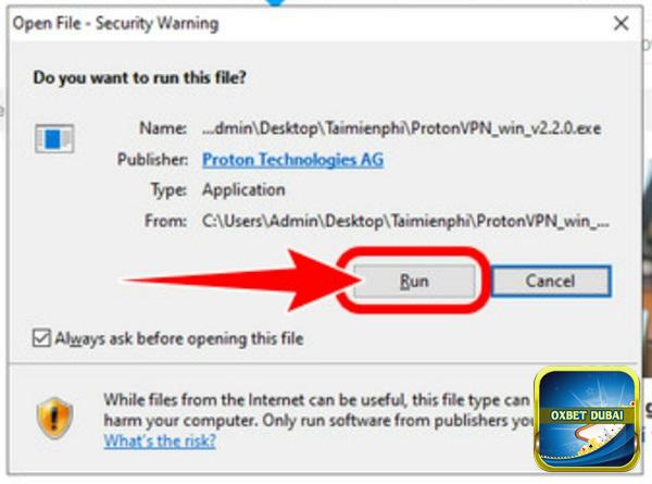Bạn nhấn vào file rồi chọn “Run”